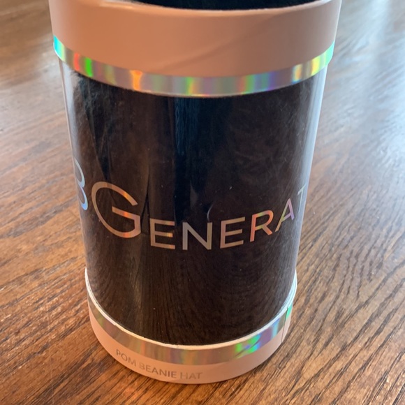 New Bcbg beanie - Picture 5 of 6